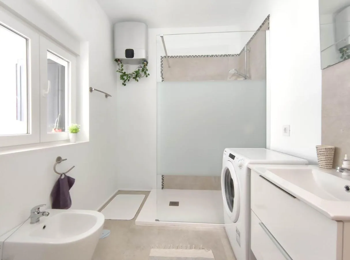 Fantastico Apartments Ruhige Top-Lage, Balkon Oder Terrasse, Gratis Parkplatz & Klimaanlage, Ideal Fuer Paare Und Alleinreisende Puerto de la Cruz  0*, Puerto de la Cruz (Tenerife)